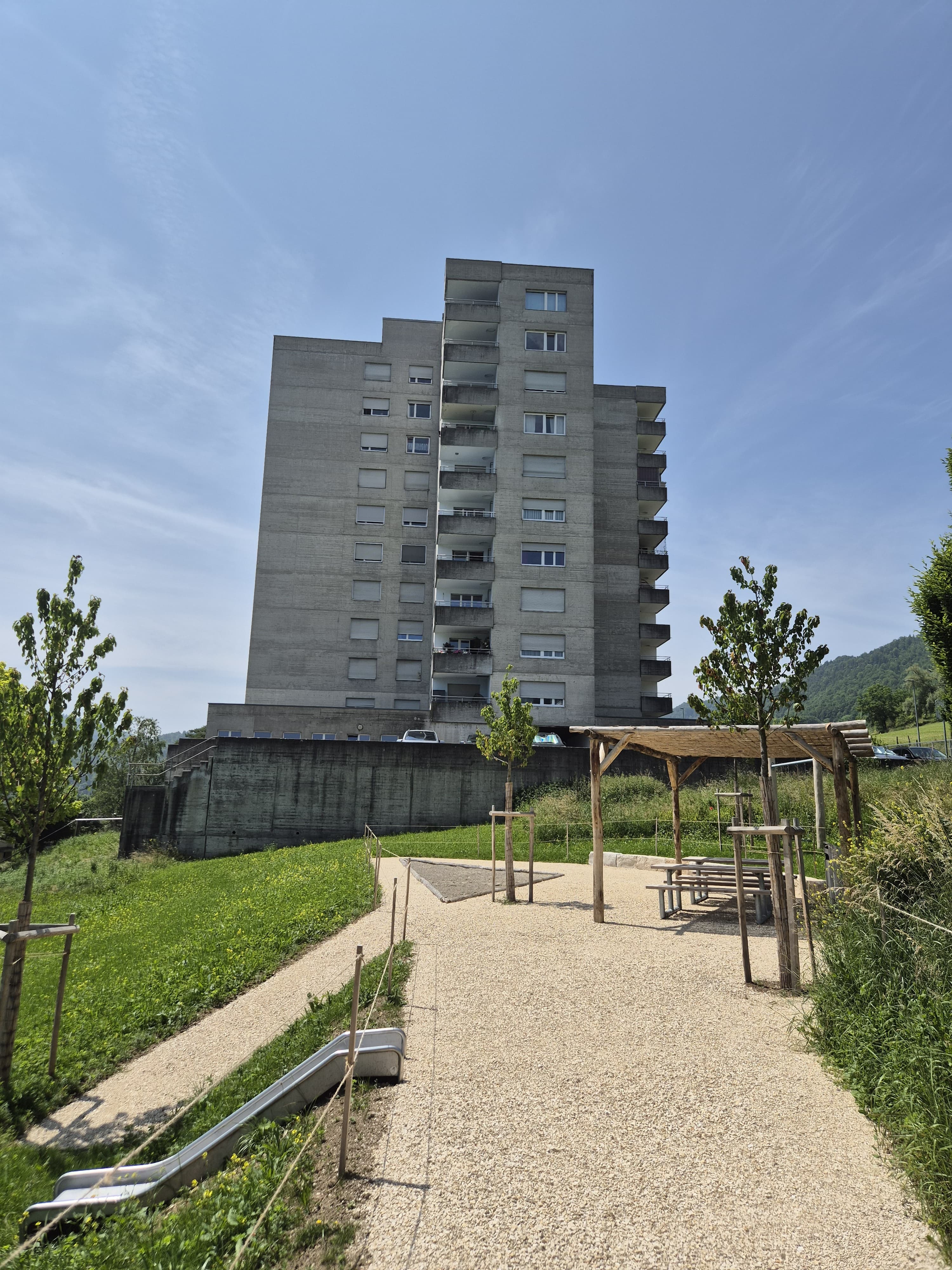Moutier - dans les hauteurs de la Ville à deux pas de l'école primaire